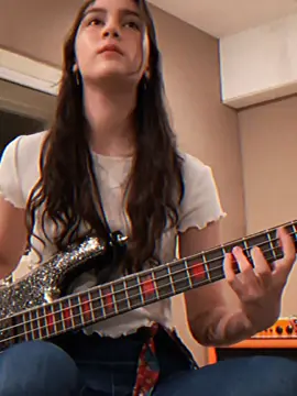 #tbt Ale tocando Hysteria de Muse 🤘🏼🔥 #thewarningrockband #rockband #thewarningband #thewarning #pauthewarning #paulinavillarreal #pauvillarreal #danyvillarreal #danielavillarreal #danythewarning #alethewarning #alejandravillarreal #alevillarreal #drummer #parati #fyp #foryou #bassplayer #muse #hysteria 