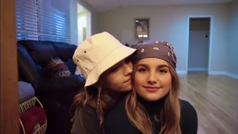 i just wanna understand how they went from having amazing chemistry together to strangers :/ #julesleblanc #bratayley #jaydenbartels #jayules #jaynnie #jaynnieedit #jayulesedit #fyp 