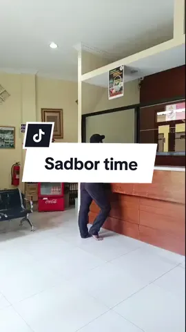 Udah m0ny0ng ya gaes biar mirip  jogetannya 🕺🕺😁 #hiburan #joget #sadbor #tiktoklucu 