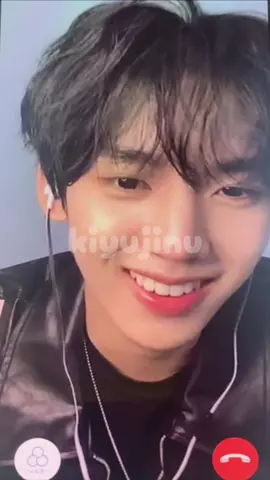 240504 ゆらゆら ヨントン 영통 画面切り替わった瞬間の顔可愛すぎない？(⸝⸝o̴̶̷᷄ ·̭ o̴̶̷̥᷅⸝⸝)💖💦 この日いつもよりテンション高めで、たくさんお話してくれて楽しかったな〜〜🐰🫶🏻💯 #ZEROBASEONE #ZB1 #HANYUJIN #제로베이스원 #한유진 #韓維辰 #ゼベワン #ゼロベースワン #ハンユジン #zerose #zerobaseone好きな人と繋がりたい #zeroseと繋がりたい #おすすめ #ゆらゆら #ヨントン #영통 