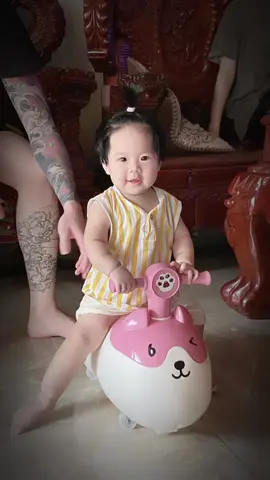 Đẻ vào giờ gì sao đánh đá vậy trời 🤣🤣 #CapCut #xuhuongtiktok #lưungockhanhvy 