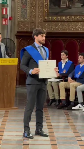 🤫 #aura #graduation #physics #trendingsongs #fisica #universidad #university #estudiante #trend #viral #parati #fyp #foryoupage #lluccampins 