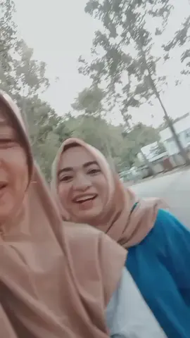 jumpa kawan satu negara serasa jumpa sodara sndri,cm anak rantau yg rasa😉Lampung vs lombok sehat2 kita di negeri Jiran ya mbkku😘