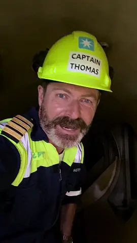 Scavening Air inspection with 2/E. I am not an expert on engine matters, but I like to see, listen and learn! . #engine #motor #maskine #machin #machina #lost #lostagain #scavening #ventamaersk #inspection #maersk #safety #blivskibsofficer #detblaadanmark #danishshipping #engineer #captain #captainthomas #alwaysonboard 