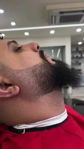 💈Aprenda as melhores técnicas e encontre as mais novas tendências da barbearia AQUI!  Creditos: @fanz_barber  Muito além do básico, você encontra segredos e macetes para aprimorar seu trabalho e torná-lo uma verdadeira arte.  . . 💈🔥Aprenda os segredos da barbearia on-line para destravar seu trabalho  Curso disponível no link da bio  🚨🎓Veja os conhecimentos que você terá acesso: 💈Corte na máquina  * Degrade * Corte social * Acabamento  * Platinado * Uso da navalha * Corte tesoura . . . . . . 📲Curso 100% online 🎓Aulas práticas  📕Apostila  📆 Certificado ao fim do curso  . . . Para mais informações acesse as redes vizinhas: Kw: barber.elitee Tk: barber.elitee #fade  #degrade  #buzzcut  #barbershop  #berbearia_novo_visual 