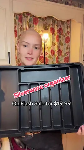 I love that it expands and contracts to fit any drawer. If you love organization like me then you need this large silverware pocket organizer. 🍴#organization #silverware #CleanTok #silverwareorganization 