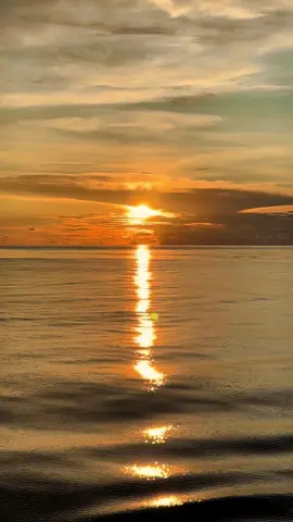 “Rindu ini tidak pernah reda, masih terjaga kali ini tanpa sapa, tanpa kata dan tanpa suara.”