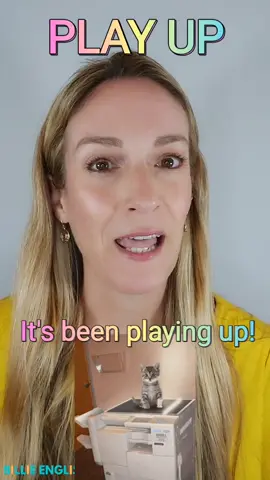 The photocopier is playing up! 😝😹 👉 Learn English phrasal verbs! 🇬🇧💯 #english #learnenglish #learnenglishdaily #englishteacher #phrasalverbs #verbos #vocabulary #vocabulario #aprenderingles #studytok 