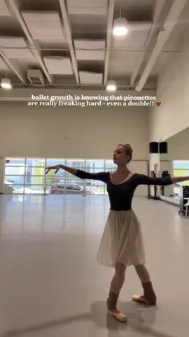 Train with professional ballerina Ella Titus on the Grace & Form app 🤍 #ballet #ballerina #ballettok #ballerinasoftiktok #dancer #dancersoftiktok #pirouette #fyp 