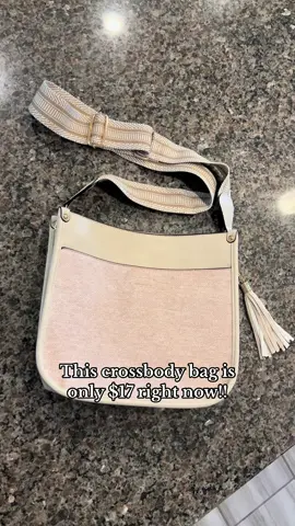 Only $17 right now… are you kidding me?! #purse #bag #crossbodybag #fashion #trendy #strap #christmasgiftideas #girl #girly #onsale #flashsale #TikTokShop #sale #presentideas #giftideas 
