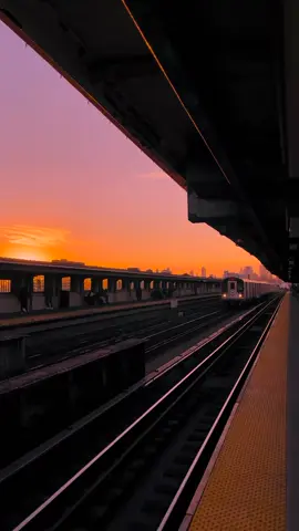 Sân ga vào lúc hoàng hôn#sadmusic#chill#stellar#train 