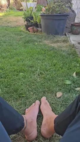 Just a barefoot (vegan) dude sitting in his backyard talking about life insurance (money)! #lifeinsuranceawarenessmonth #lifequotes #lifeinsurance #getprotected #livingbenefits #barefoot #vegan #dude #money 