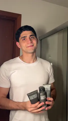 ¿Quién dijo que el cuidado de la piel es solo para nosotras?✨ Mi esposo está probando la línea de productos CLINIQUE MEN y los resultados hablan por sí solos!!! 🩶🪒🧴🧼 #parati #afeitado #cliniquemen #fyp #viraltiktok #beardshave #shave 