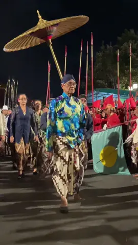 Ngarso Dalem Sampeyan Dalem Ingkang Sinuwun Sri Sultan Hamengku Bawono Ingkang Jumeneng Ka 10, pada saat prosesi Kondur Gangsa Tahun JE 1958 #jogja #jogja24jam #istimewa 