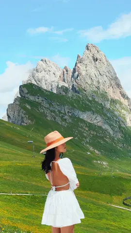 ทุกก้าวเดินที่ Seceda คือการค้นพบมุมมองใหม่ๆ ที่วิวสวยจนน่าอัศจรรย์😍🏔️✨ 📍Seceda , Dolomites , Italy 🇮🇹  . . . #seceda #valgardena #valgardenadolomites #dolomiti #dolomites #altoadige #southtyrol #travel #mountains #travelcouple #italia #italy #trentinoaltoadige #อิตาลี #ทริปอิตาลี #ทริปยุโรป2023 #ทริปยุโรป 