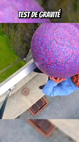 Test video iphone 16 pro // gravité vs objets #apple #iphone #gravity #balloon #fyp 