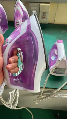 Bàn là hơi SUNHOUSE SHD2063P Mã: SHD2063P ĐẶC ĐIỂM NỔI BẬT Loại bỏ nếp nhăn trên mọi loại vải Hai chức năng phun hơi và phun nước tiện dụng Chức năng tăng giảm lượng hơi nước linh hoạt Chế độ điều chỉnh nhiệt linh hoạt cho mọi loại vải #xuhướng #xuhuong2024  #xuhuong 