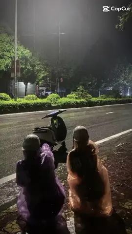 mưa phải đi học thì nghỉ.Đi chụp ảnh mưa lụt đg vẫn đi 🥰.quyết tâm có ả đẹp:))#xuhuong #fypシ゚ #tiktok2024 #challenge #xhhhhhhhhhhhhhhhhhhhhhhh @Nguyễn Trang🫧 