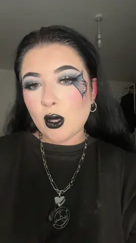 This was mine and my mums fav song when i was younger 🖤 #makeuptransformation#butterflymakeup#makeuptransition  