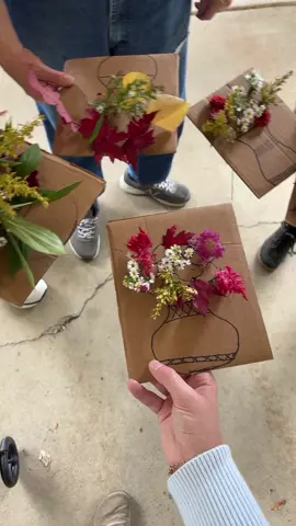 Such a fun activity! ☺️🌷🌻  #madisonwi #seniorliving #assistedliving #flowerwalk #charterseniorliving 