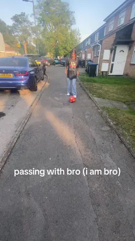 THE END BRO IM DEADDD @⭐️ #footballtiktok #meandbro #footballer #passing #idk #help #shitpost #foryoupage #fyp #xyzbca #duo #friends #bro #real #relatable #futbol⚽️ 