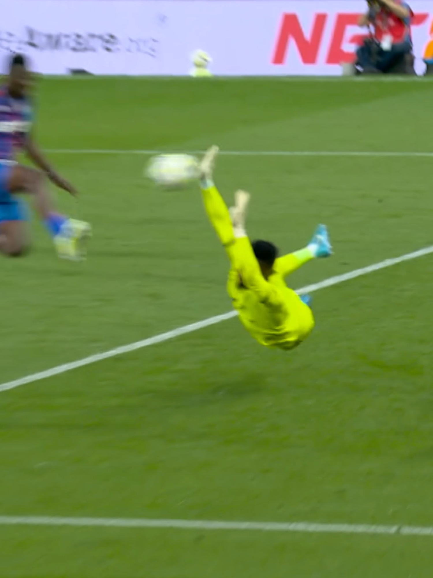 What a double save! 🤩 #MUFC #ManUtd #AndreOnana #PremierLeague @AndreOnana24