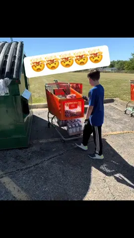 Carts of free food! 🤯 #dumpsterdiving #viral #fyp #foryou #wow #donate #free 