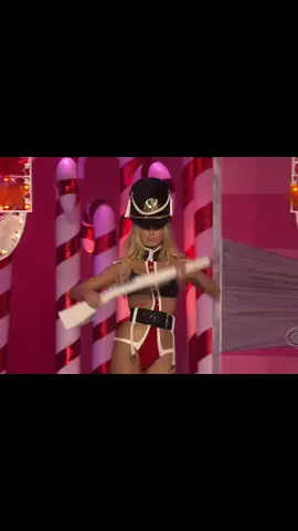 Karolina Kurkova- Victoria's Secret Fashion Show 2005. #karolinakurkova #victoriassecret #fashionshow #2005 #catwalk #SuperModel #fypシ゚viral #runwayqueenz #fy #fyp #fypage 