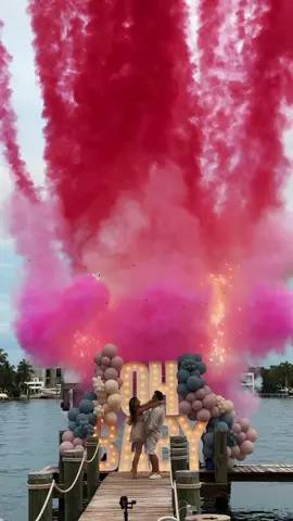 The Best Volcano gender reveal in Miami beach.🏖️💕☀️#genderreveal #genderrevealmiami #genderrevealparty #genderrevealdecoration #genderrevealideas #charevelacao #revelaciondegenero #genderrevealworld #revelaciondesexo #miamibeach 