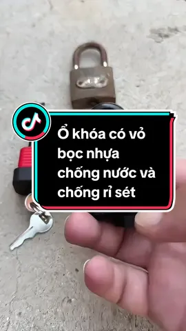 Ổ khóa có vỏ bọc nhựa chống thấm nước và chống rỉ sét, sử dụng khóa cửa, khoá tŭ đều rất an tâm. #okhoabocnhuachongnuoc #okhoachongnuoc #okhoabocnhua #okhoachongthamnuoc #okhoachongriset 