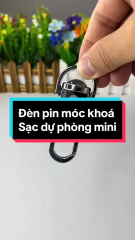 Đèn pin móc khoá mini siêu sáng, có cổng usb sạc pin cho điện thoại #denpin #denpinmini #denpinsieusang #denpinmockhoa #xuhuong 