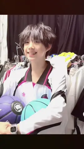 Nụ cười toả sáng thiệt sự 🫰🏻#chenyiheng_陈奕恒 #trầndịchhằng #xuhuong #viral #jonathan #tiktok #CapCut #tfgiatộcf4 #thoidaiphongtuan #陈奕恒 #fyp 
