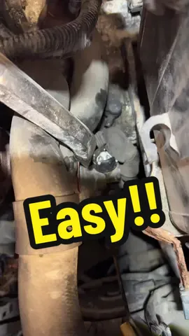 Mind blowing mechanic hack #mechanic #mechanics #carguys #tools #mechaniclife #auto #fyp #automobile #carlover #hacks 