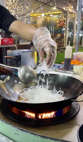 Quán Padthai quá ngon ở chợ đêm Phú Quốc. Quán ở cuối chợ gần gầm cầu Nguyễn Trung Trực nhaaaa mng #quananngon #padthai #reviewphuquoc #ngon #phuquoc #intothebluephuquoc 