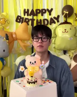 Never-ending story with candles😁 Happy Birthday, Seungmin🎂🎶 #skz #straykids #seungmin #seungminstraykids 