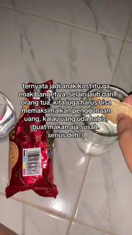 cape bgt ngatur duit dikit, kalo dirumah ga pernah ngerasa ga punya makanan, di kosan sedih banget sampe makanin roti/mie, kenapa harga makanan enak itu pada mahalll, pengen pulang😭😭😭 #fyp #anakkost #sedih 