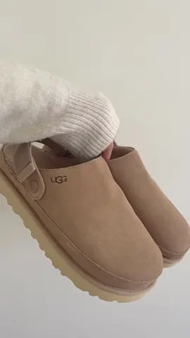 Remember to protect your Uggs☝🏻This is supposed to be the best rain and stain protector there is @Crep Protect @UGG® @JD Sports #uggs #clogs #autumn 