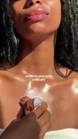 Body Shimmer Oil isn’t just for glowing, hydrated skin – it’s your must-have, everyday accessory for instant radiance💎✨  #cocoandeve #shimmeroil #glitter #glowingskin #GlowUp #Summer #sparkle #bodyoil #viral #sparklingmemories 