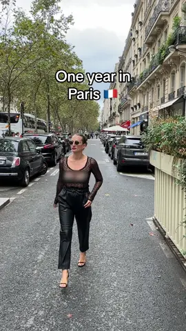 Nipples are always “in” in Paris 🤪 #parisfashion #lifeinparis #lifeinfrance #americaninparis 