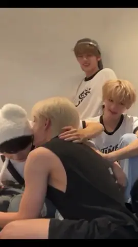 Ricky's reaction was funny😅 #minamz #ppusamz #mattwoong  #キムジウン #KIMJIWOONG #김지웅 #zb1 #Zerobaseone #PARKGUNWOOK #SUNGHANBIN #KIMGYUVIN #zhanghao #rickyzb1 #hanyujin #KIMTAERAE #seokmatthew 