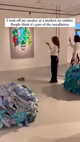 An unknown content creator has gone viral after attending a high-profile art exhibition and taking off his sneaker, leaving it on display. The funny part? People started admiring it as if it were part of the actual installation, turning a simple shoe into an accidental masterpiece! #art #comtemporaryart #artexhibiton #artgallery #exhibition 
