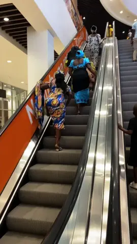 Me filming this for the last 20 minutes … . #filming #escalator #funny #wooglobeviral #wooglobe #fail #blowthisup #makethisviral 
