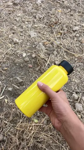 In love with the sound of this 😍 Art director / hand @Coral Bismuth  . . . #water #bottle #waterbottle #instrument #instruments #bottles #metal #cap #tapping #drumming #drummersoftiktok #drummers #musician #musicians #drums #percussion #percussionist #listen #asmr #sound #sounds #asmrsounds #tingle #wobble #music   @ZiggyonTikTok  