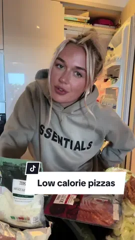 Making home made pizzas🍕 these are also low calore🤪 #lowcaloriepizzas #pizza #homemadepizza #fyp #lowcaloriedinneridea 