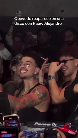 QUÉ JUNTEEEE 🔥🔥 @rauwalejandro y @Quevedo juntos anoche en la Discoteca Fitz de Madrid 💣💣 #tiktokmehizover #musicosentiktok #tumusicahoy #tmh 