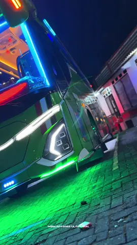 Unit idola kaliaan✊🏻 @𝘼𝙨𝙮𝙧𝙤𝙛 𝙈𝙖𝙪𝙙𝙞 046  ______ MSM 046 MAUDI REBORN JETBUS 5 Seat 50 Konfigurasi 2 - 2 __________ Info reservasi 0822 1111 8870 0857 1111 3188 #msm #msmasyrof #msmafawisata #fyp #fypbus #msmmedia #berandakalian #berandatiktok #asyrof #fadel #ali #fypシ 