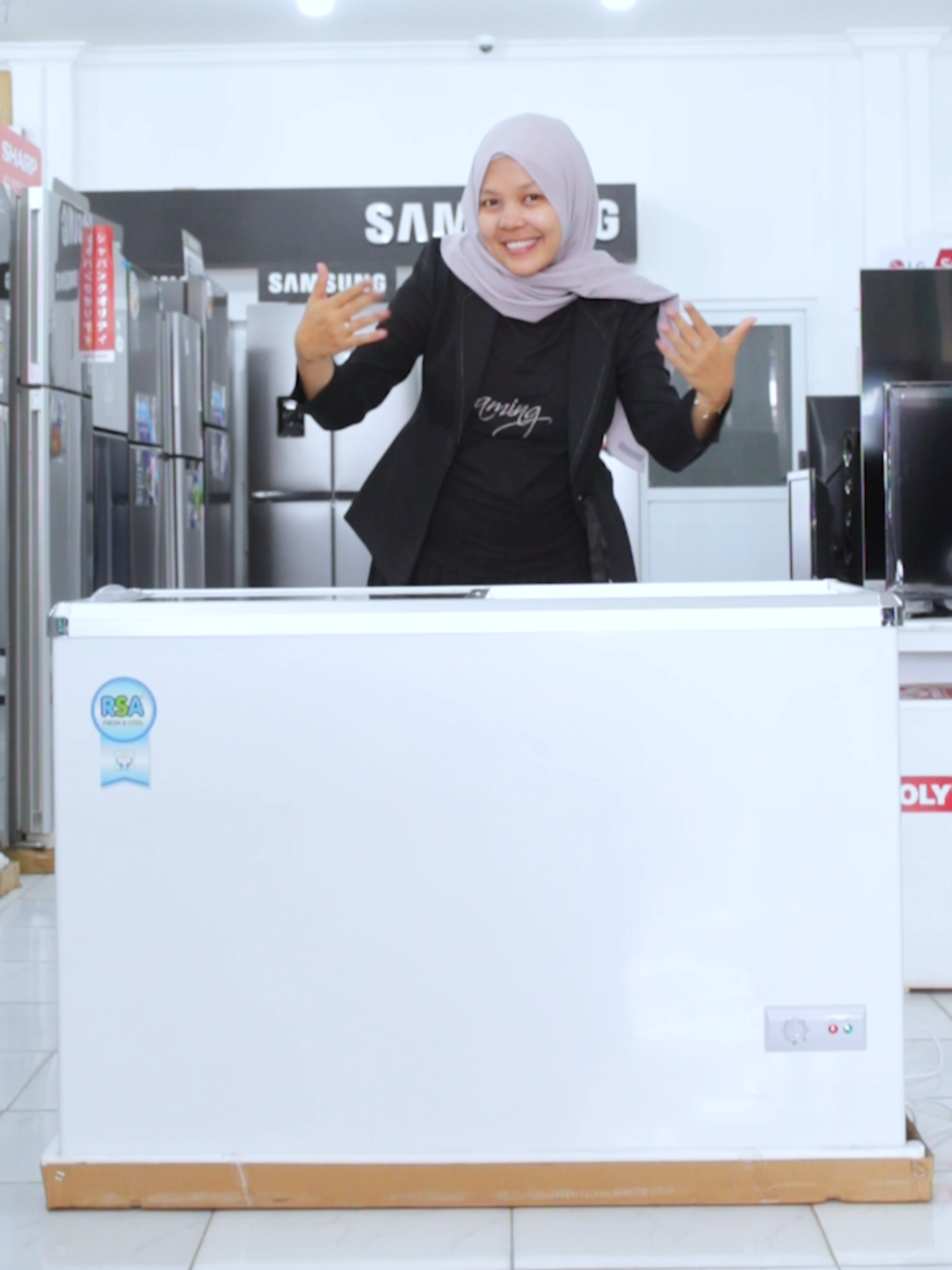 Box Freezer RSA XS 320 Kaca Sliding Chest Freezer