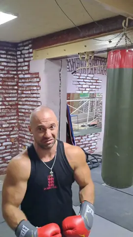 Бараны под храброй водой немного ошиблись👊#мощьсила #прессдома #дисциплина #пресс #спортзал #топ #красивоетело #бокс #рельеф #турник #брусья #мотивация #рекомендации #спорт 