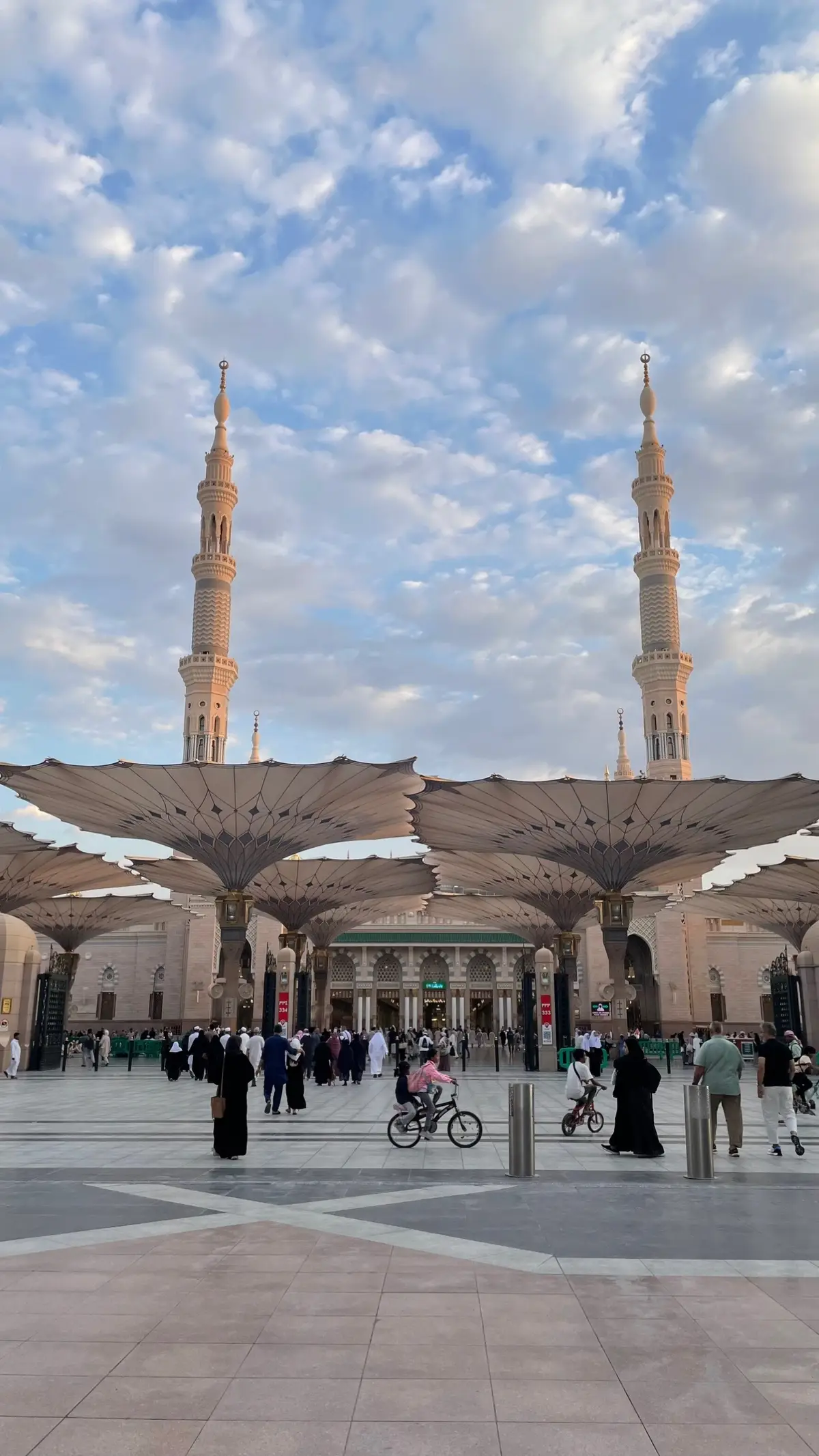 Alhamdulillah saya arsipkan di sini sebagian foto yg saya ambil saat di Arab kemarin, bila ada yg mau minta dengan kualitas HD dengan senang hati saya beri lewat DM, terima kasih #fyp 