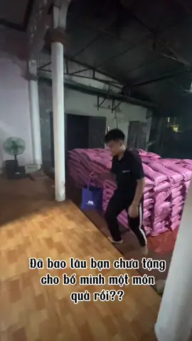 Đã bao lâu bạn chưa tặng cho bố mình 1 món quà rồi, sắp đến mùa đông rồi hãy quan tâm bố mình nhiều nhé#xuhuong #xuhuongtiktok #trending 